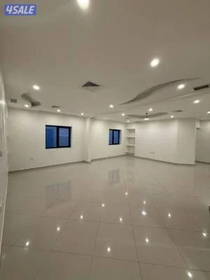 شقة راقية في الصديق المساحة ٢٢٠ متر مربع